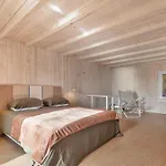Apple Tree House Chalet