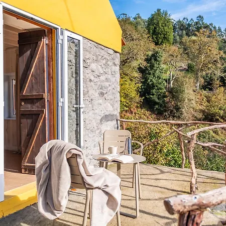 Chalet Apple Tree House