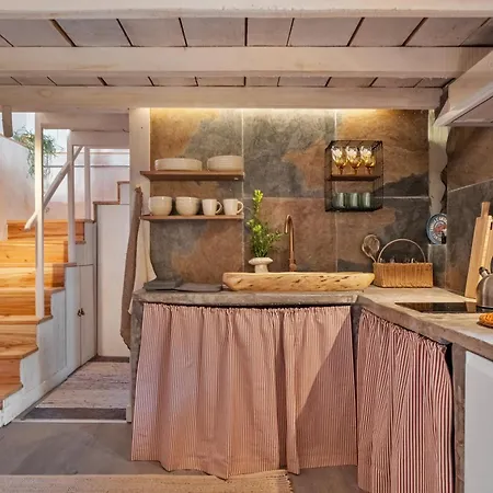 Apple Tree House * Santa Cruz (Madeira)