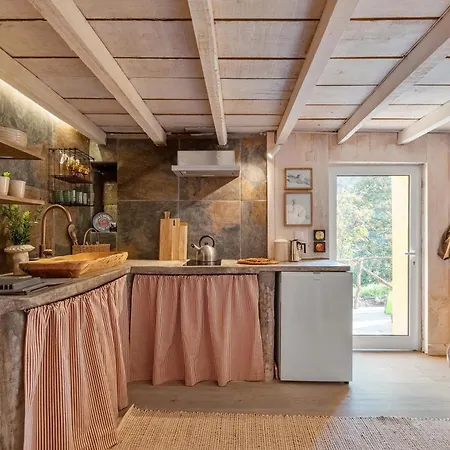 Apple Tree House Chalet *