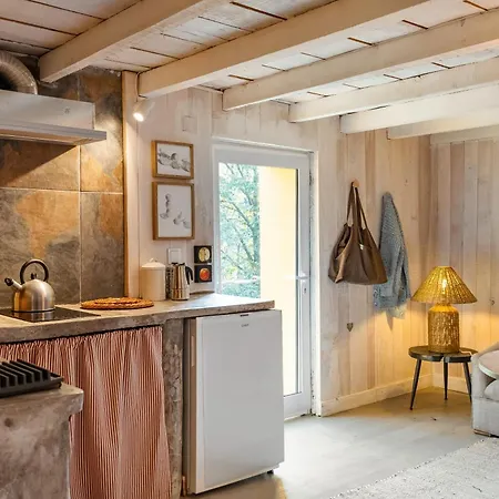 Chalet Apple Tree House