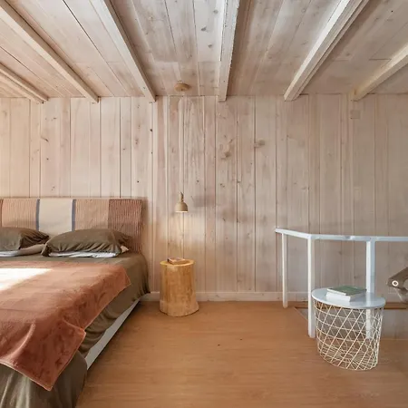 Chalet Apple Tree House