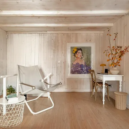 Apple Tree House *