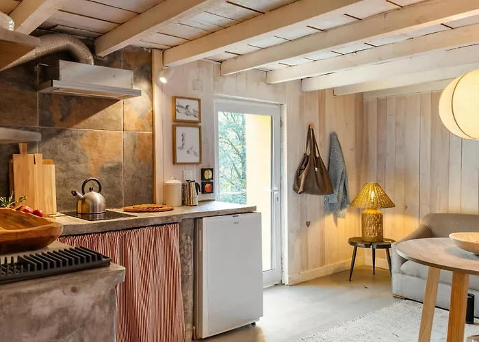 Chalet Apple Tree House